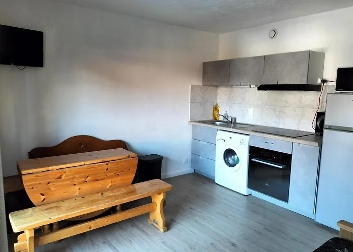 Appartement Meuble Avec Vue Sur Les Montagnes Et Piscine L\'Ete